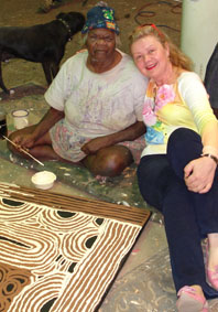Photo: Nyurapayia Nampitjinpa aka Mrs. Bennett and Aniela Kos circa 2006| Provenance: Yanda Aboriginal Art